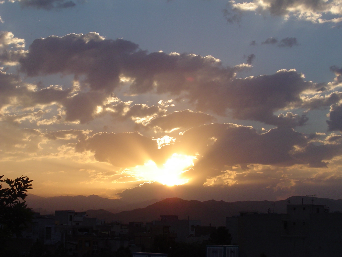 طلوع خورشید تهران